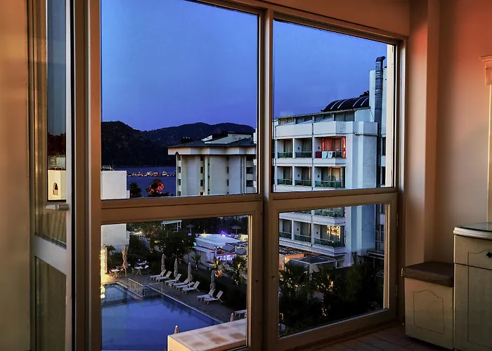 Maya World 4* מרמריס