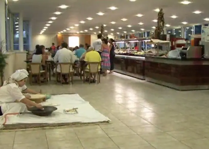 מלון Maya World 4*